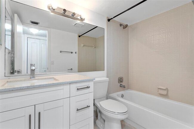 Building Photo - 2900 NW 42nd Ave