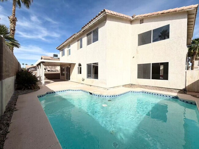 Building Photo - Beautifully renovated and move-in ready home located in the heart of Green Valley