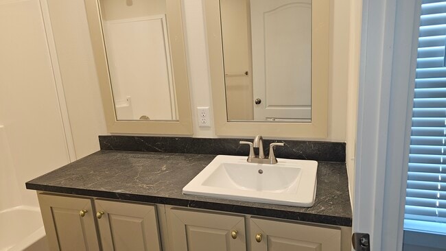 Building Photo - 3617 N Grand Ave E