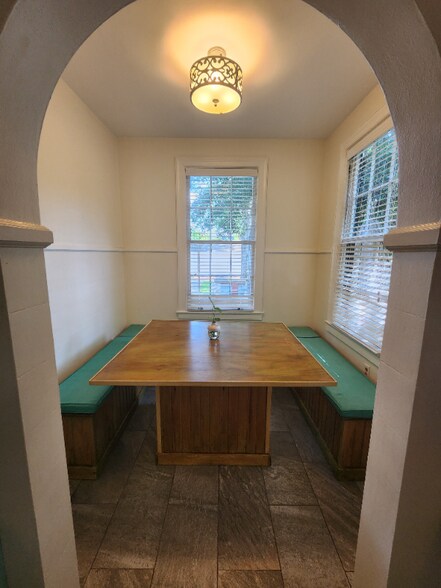 Building Photo - 2408 Dauphin St