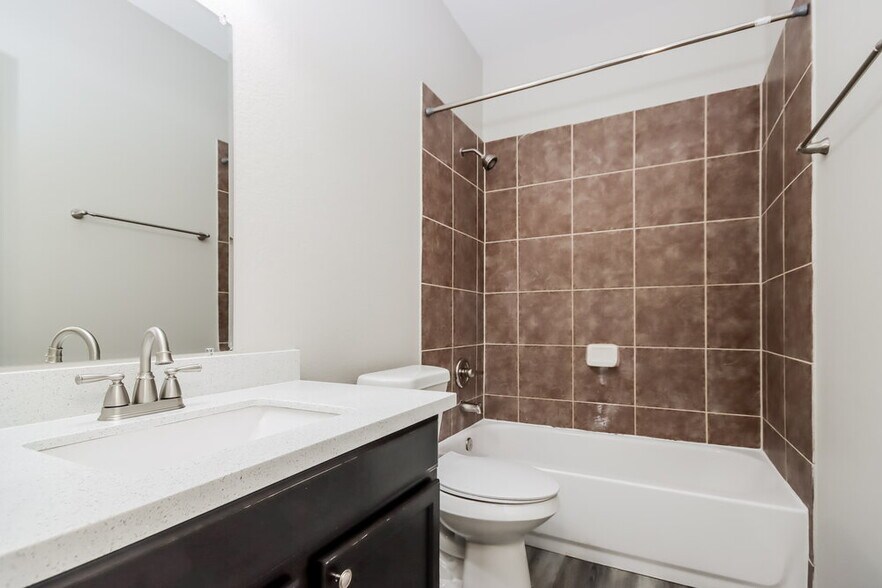 Building Photo - 21447 Sullivan Forest Dr