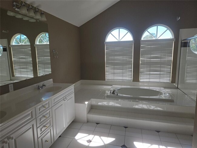 Building Photo - 2648 Sabal Springs Dr