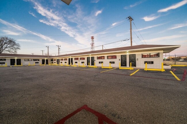 Building Photo - La Luna Luxury Suites