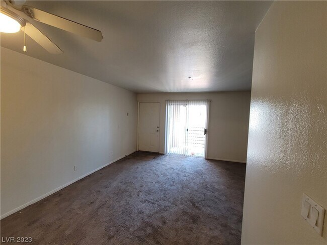 Building Photo - 2121 Blue Breeze Dr