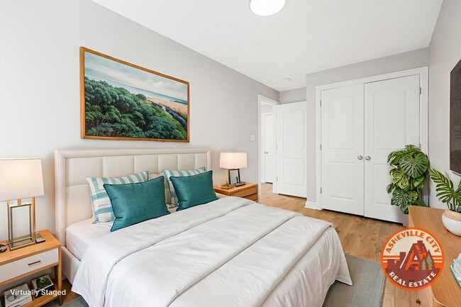Building Photo - Newly Renovated 3-Bedroom Home with Modern...