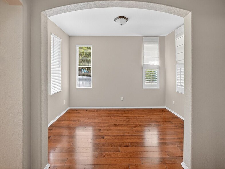 Building Photo - 28782 S Lake Dr