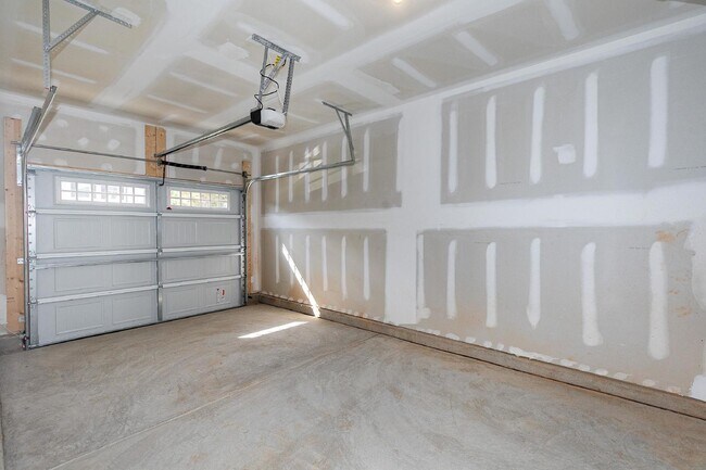 Building Photo - 580 Glen Clova Dr