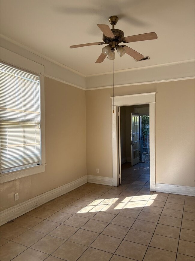 Building Photo - 3012 Delachaise St