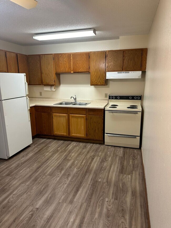 Building Photo - Two Bedroom Corner Unit