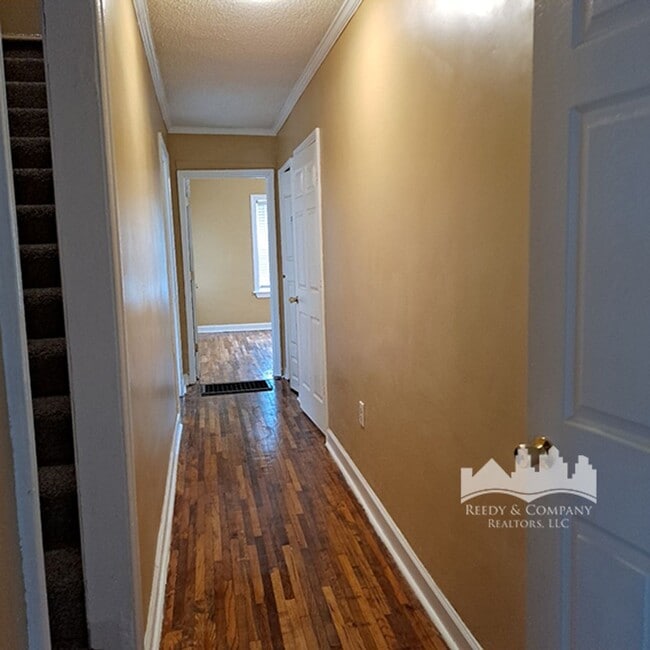 Building Photo - 2949 Yale Ave