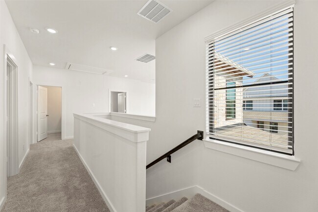 Building Photo - 3335 Verdant Ln