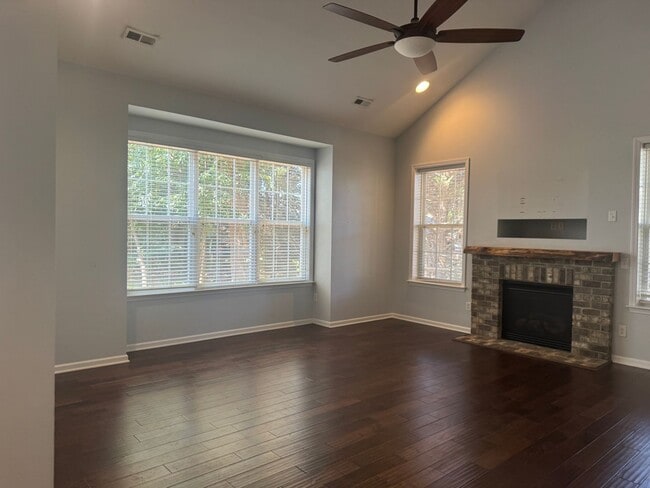 Building Photo - 800 Pinkney Pl