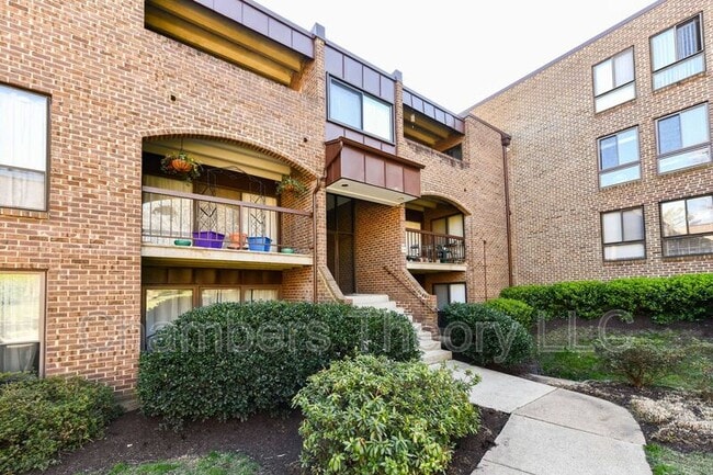 Building Photo - 11220 Chestnut Grove Square