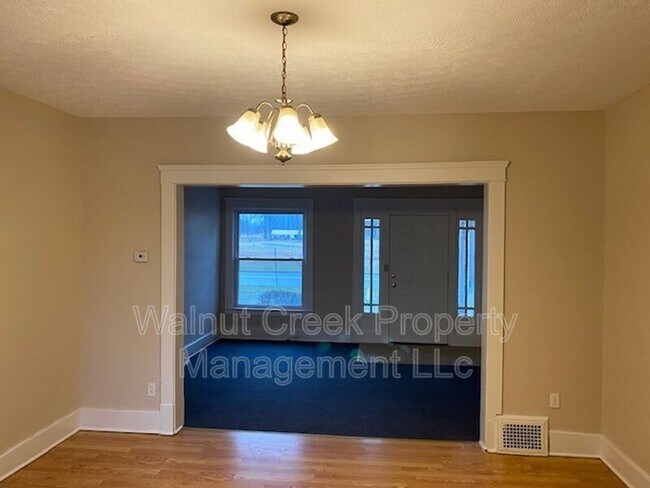 Building Photo - 2105 E 31st St