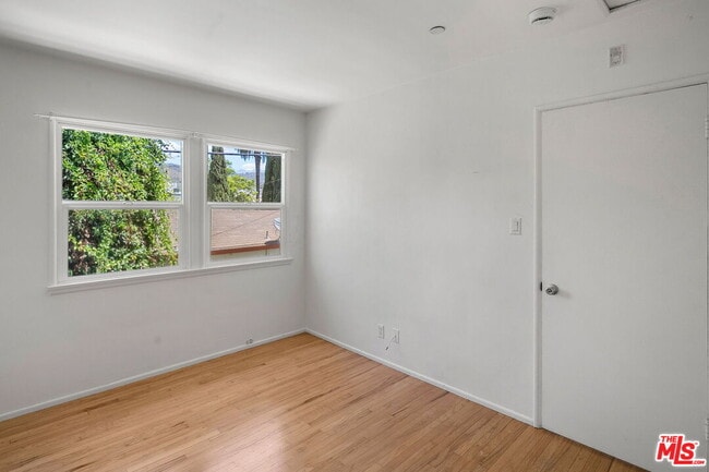Building Photo - 2233 Laverna Ave