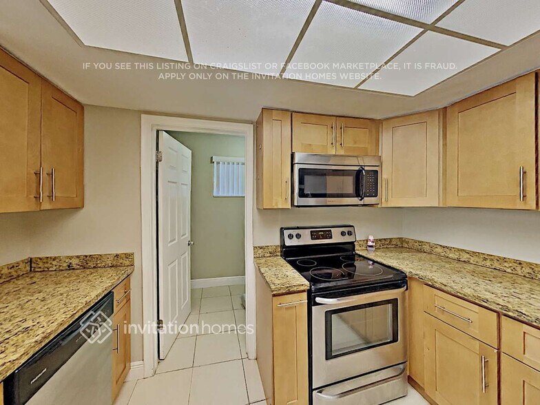 Building Photo - 2240 NE 62nd Ct