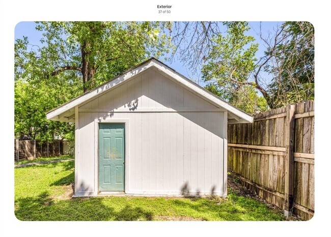 Building Photo - 1129 Poquito St