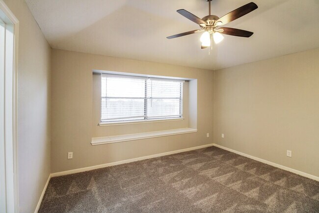 Building Photo - 3010 Twinleaf Dr