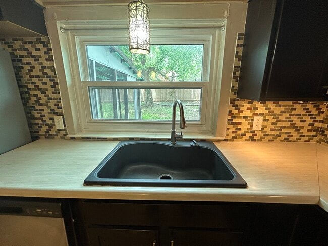 Building Photo - 5420 E 1st St N