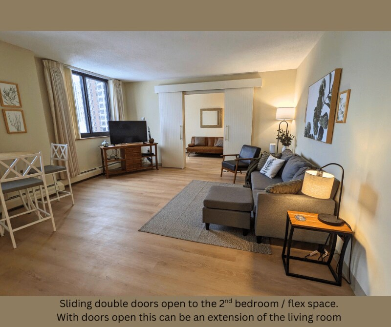 Building Photo - 6500 Woodlake Dr