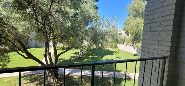 Building Photo - uclmc118