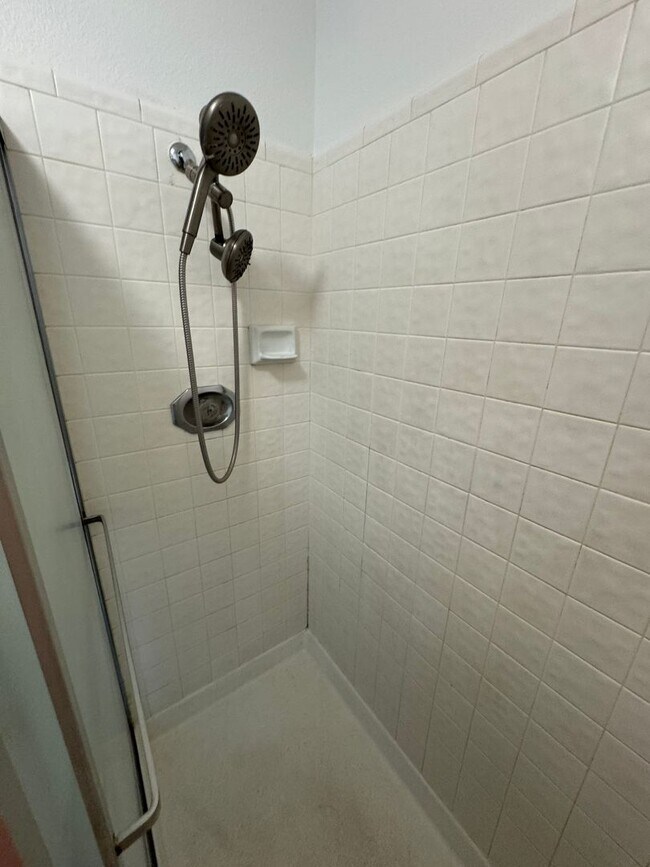 Building Photo - 1042 Awani Dr