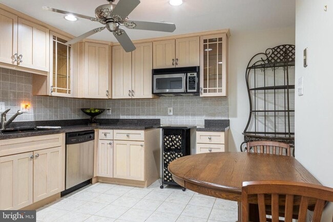 Building Photo - 4705 Rippling Pond Dr