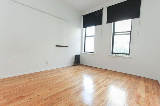 Primary Photo - 86 E 4th St