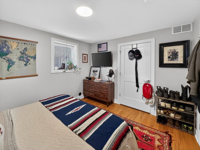 Building Photo - 3534 W Wrightwood Ave