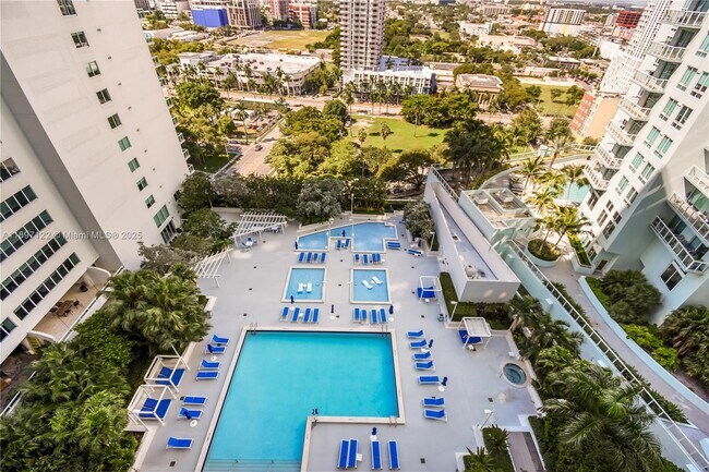 Building Photo - 1800 N Bayshore Dr