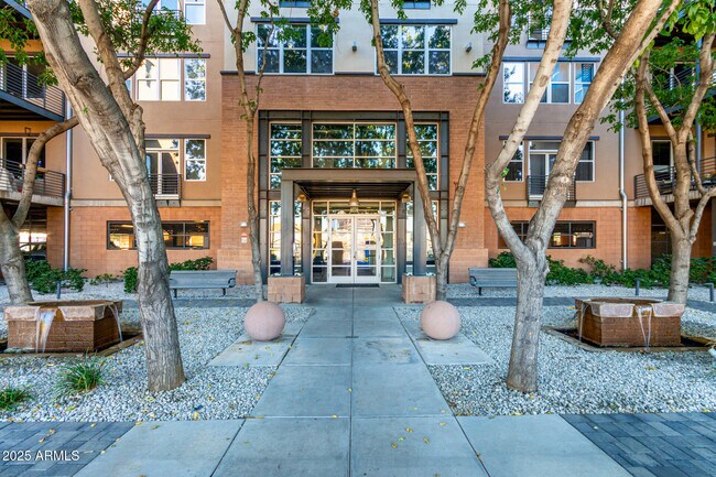 Building Photo - 1326 N Central Ave