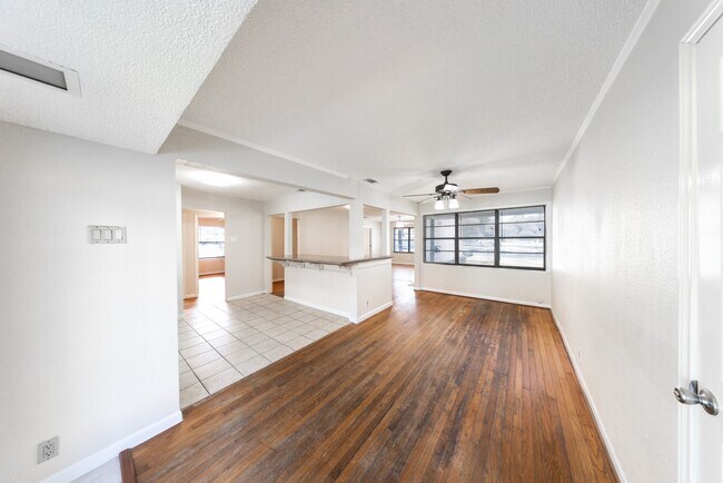 Building Photo - 4710 Glenmont St