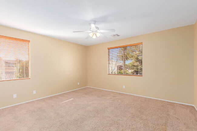 Building Photo - 1462 W. Roadrunner Dr.
