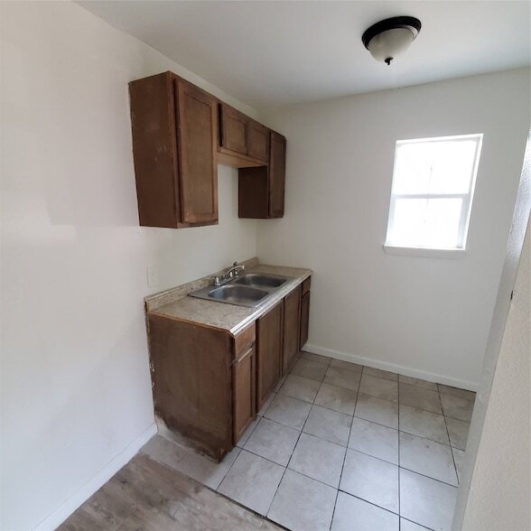 Building Photo - 4205 Metropolitan Ave