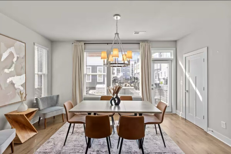 Building Photo - 2115 Isom St