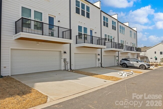 Building Photo - 7216 Westrow Ave