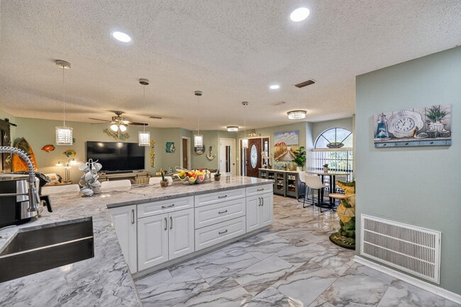 Building Photo - 6180 30th Ct S