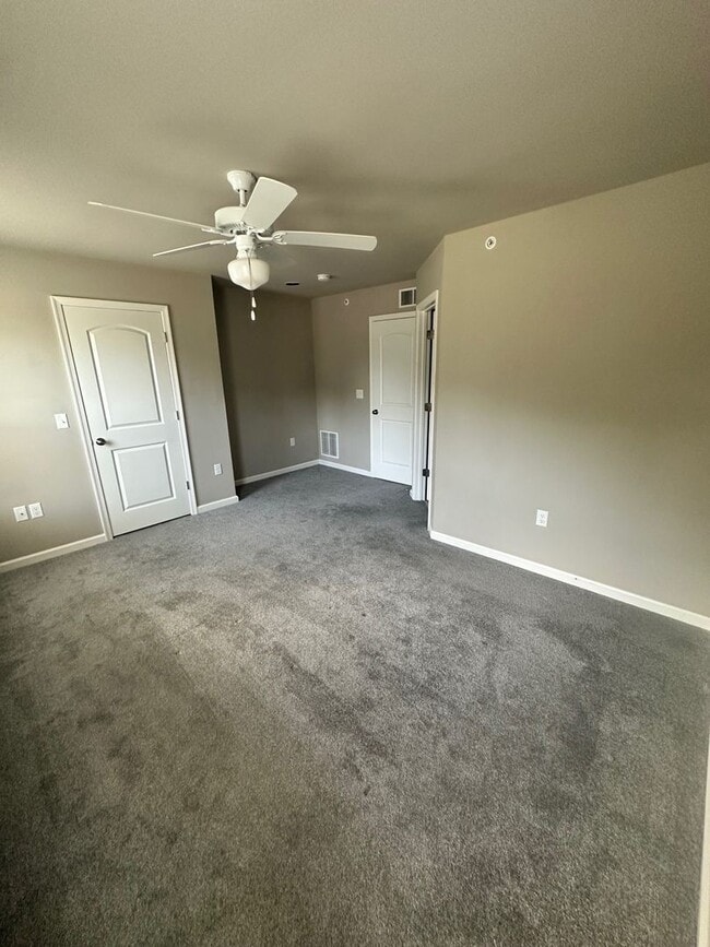 Building Photo - 115 High Pointe Dr
