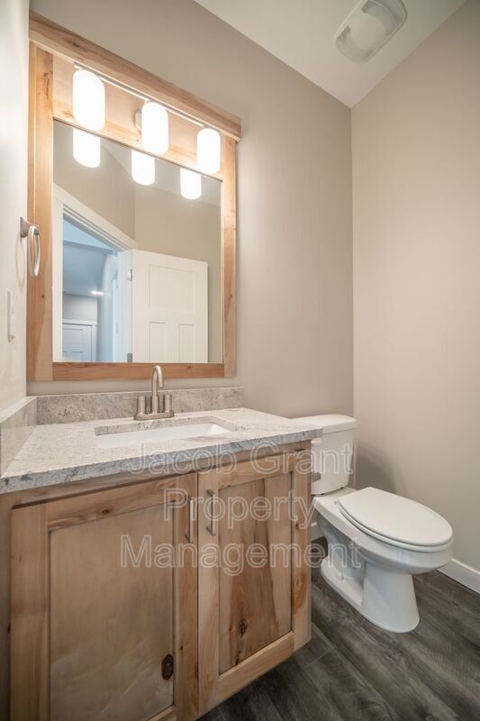 Building Photo - 1801 Jennie Lee Dr