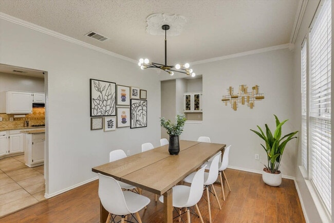 Building Photo - 7402 Brookhaven Dr