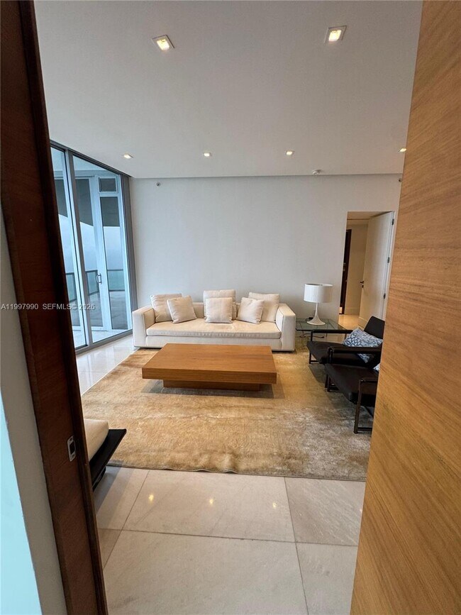 Building Photo - 17121 Collins Ave