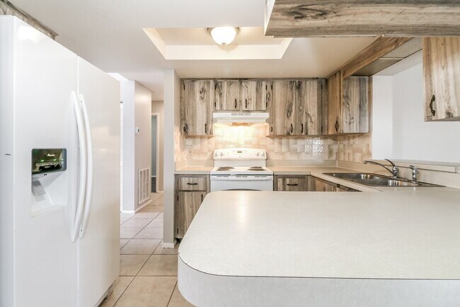 Building Photo - 8505 Luray Dr
