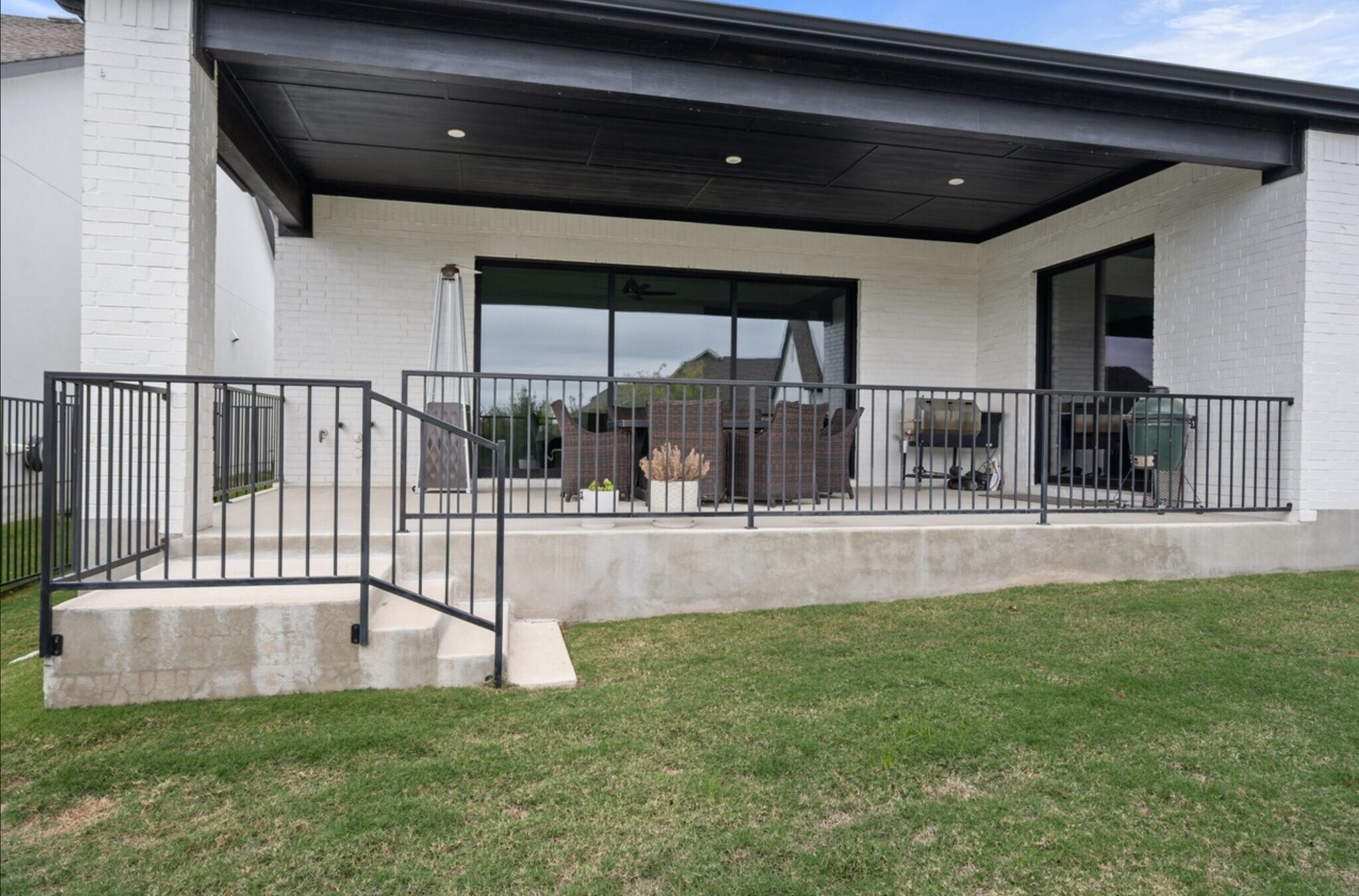 Building Photo - 616 Hallwood Dr