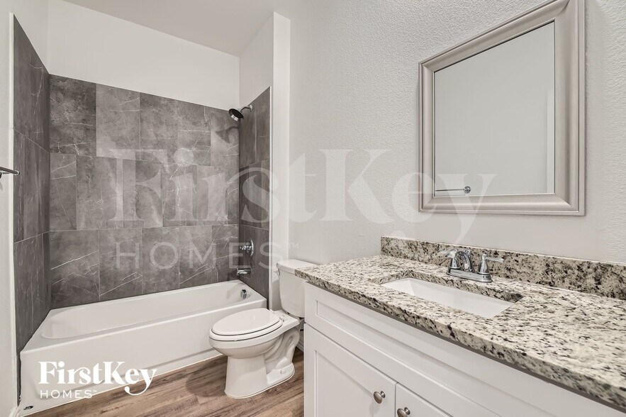 Building Photo - 7384 Parkside Pl Dr