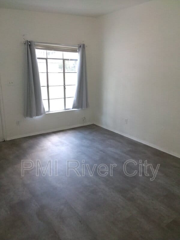 Building Photo - 1859 Loyola Dr N