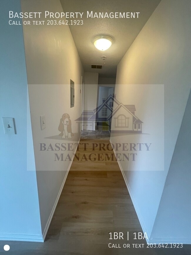 Building Photo - 30 Stoneycrest Dr