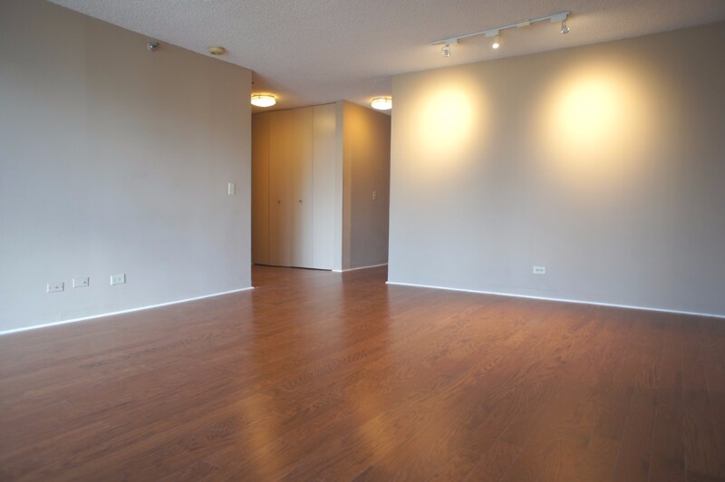 Building Photo - 200 N Dearborn St