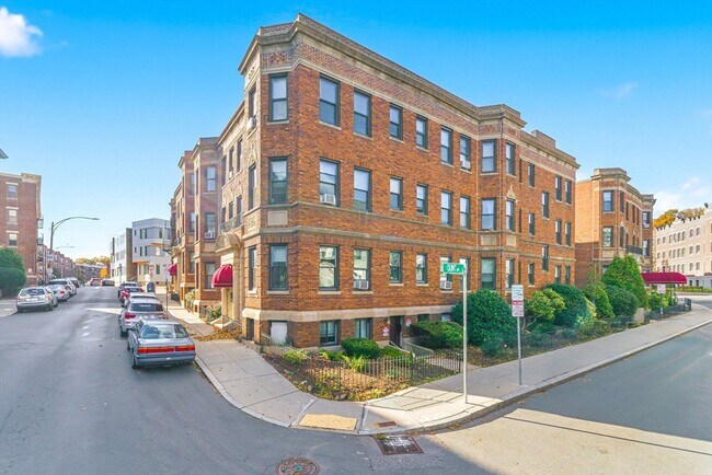 Building Photo - 39 Glenville Ave