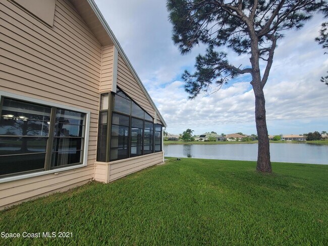 Building Photo - 912 Ridge Lake Dr