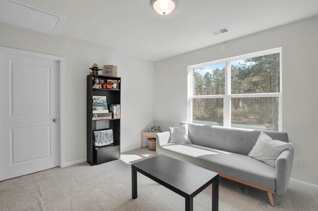 Building Photo - Bright & Welcoming 5-Bedroom Home in Richmond Hill, GA